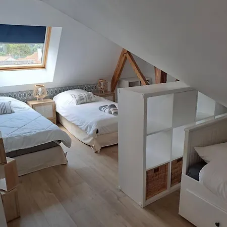 1900 Bord De Piscine Nordique סן-ברבן-לה-פן