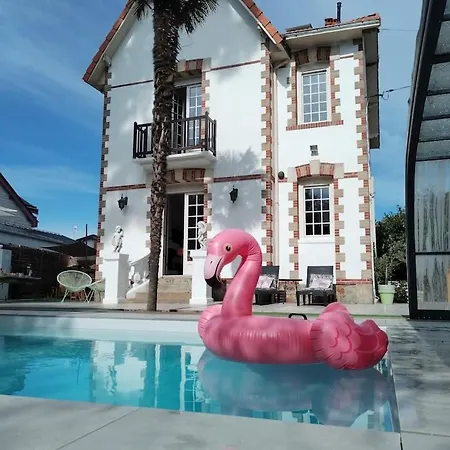 1900 Bord De Piscine Nordique סן-ברבן-לה-פן